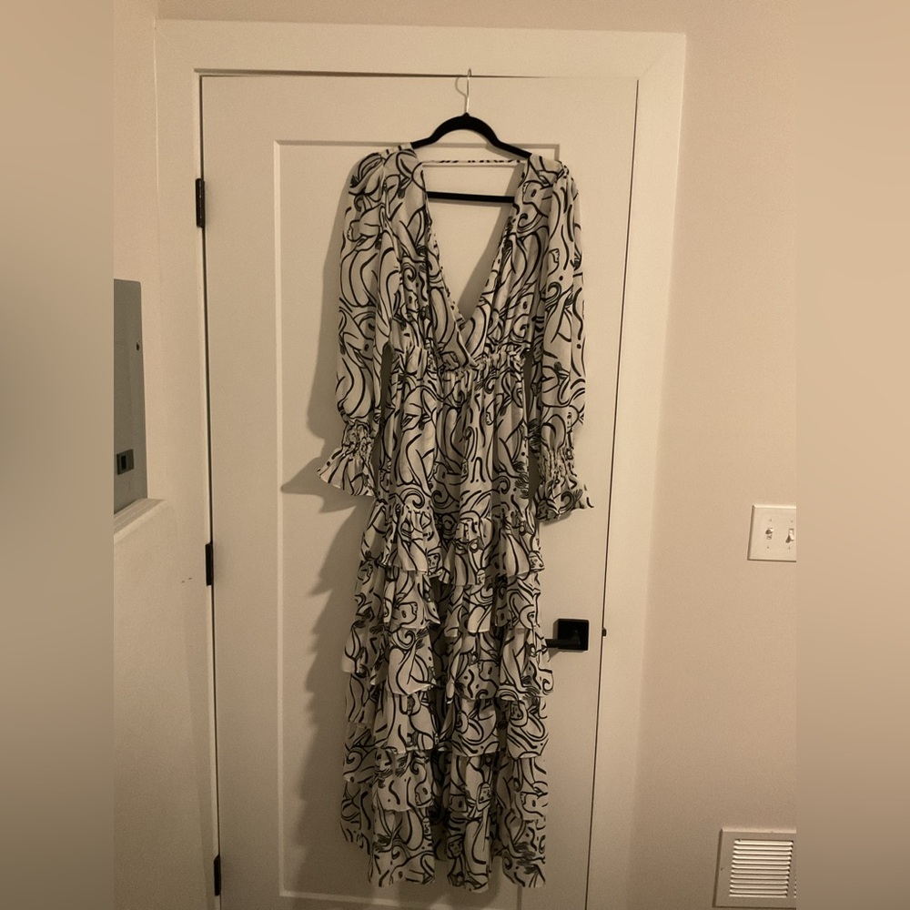 Elegant Black and White Long Sleeve Dress